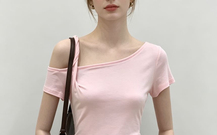 Cold Shoulder Twisted Strap Plain Slim-Fit T-Shirt