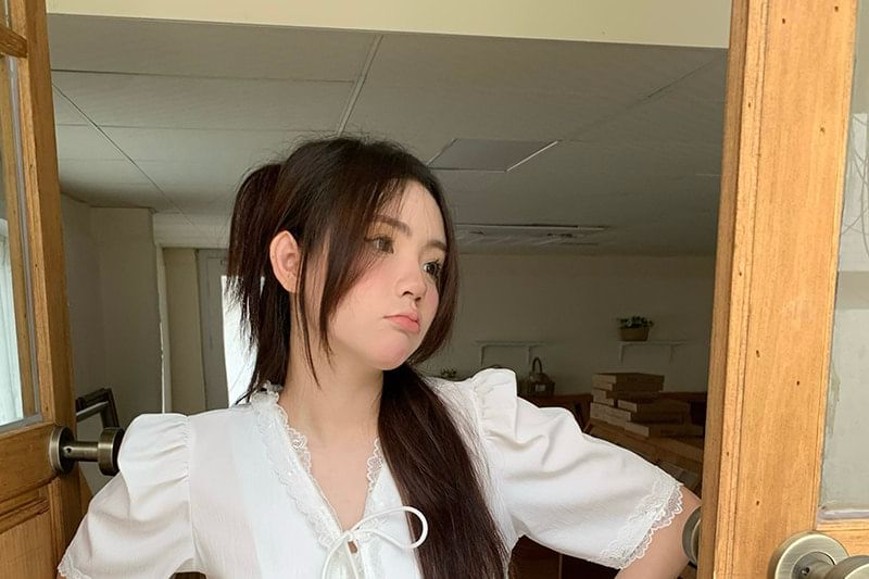 Elbow-Sleeve V-Neck Lace Trim Tie Front Crop Blouse