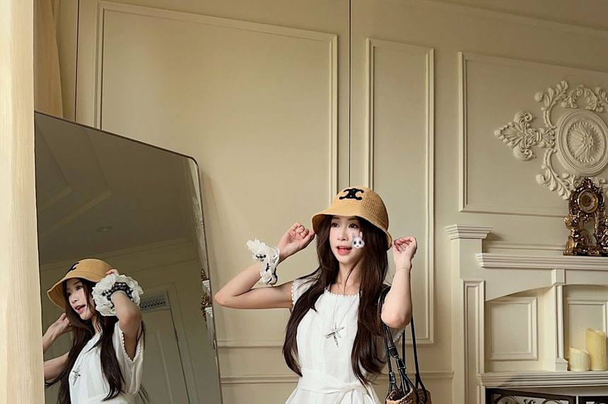 Sleeveless Tie-Side Plain Blouse