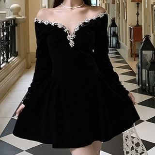 Long-Sleeve Off Shoulder Plain Rhinestone Velvet Mini A-Line Cocktail Dress