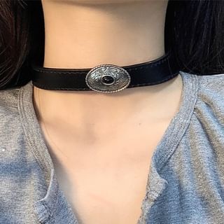Faux Choker Black Western Disc Leather Oval