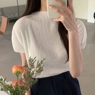 Short-Sleeve Mock Neck Plain T-Shirt