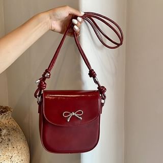 Plain Bow Accent Faux Leather Flap Crossbody Bag