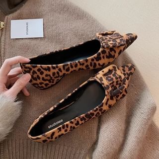Buckled Toe Pointed Flats