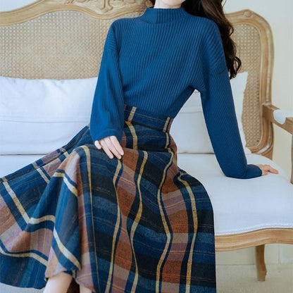 Set: Mock Neck Plain Sweater + Plaid Midi A