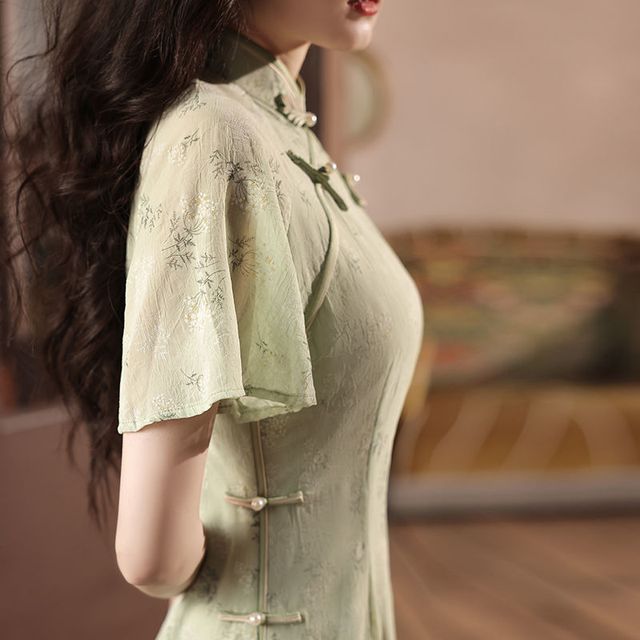 Short-Sleeve Flower Embroidered Qipao