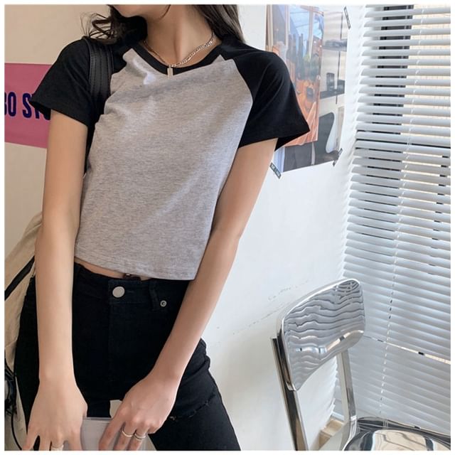 Tee Short-Sleeve Neck Round Crop Raglan