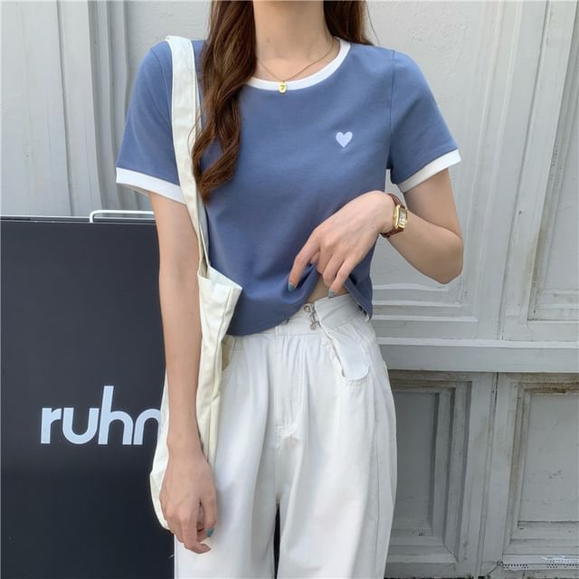 Heart Embroidered Trim Cropped Tee Short-Sleeve Contrast