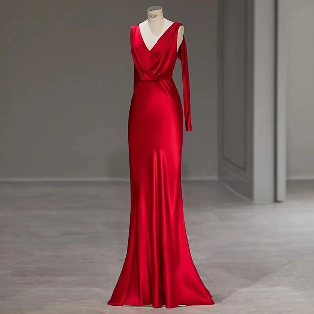 Sleeveless V-Neck Plain Sheath Evening Gown