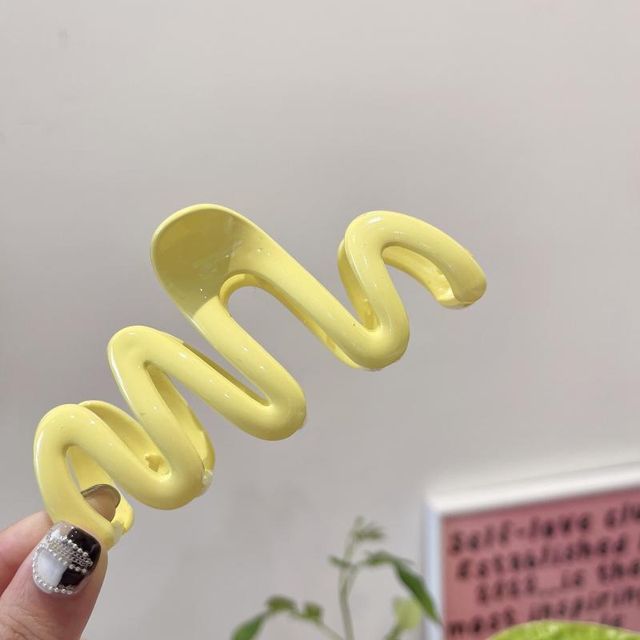 Wavy Plastic Hair Clamp