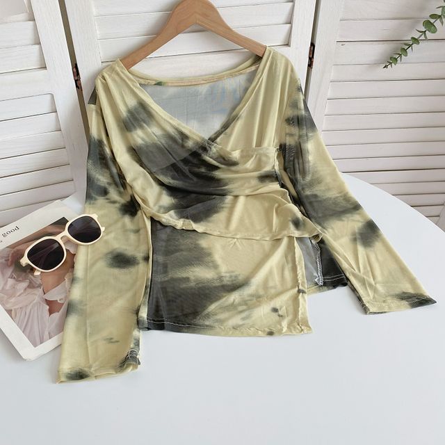 Long-Sleeve V-Neck Print Mesh Top