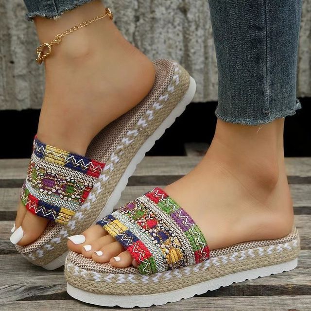Sandals Patterned Slide Platform