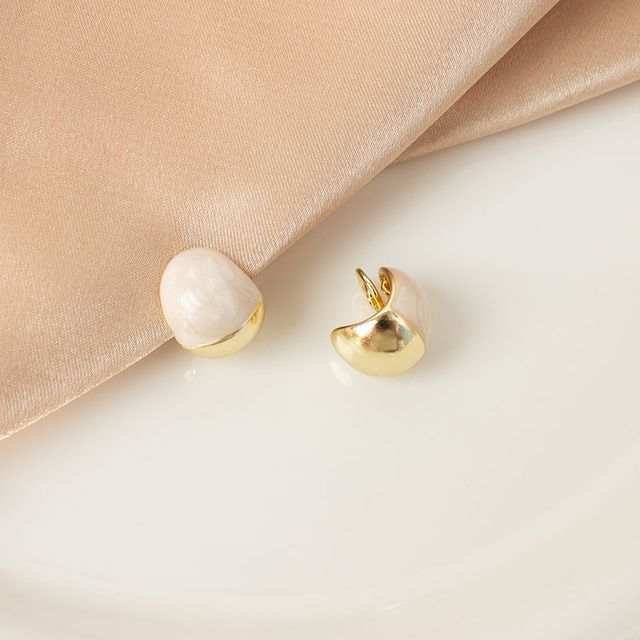 Earring Stud Ear Clip-On / Bead