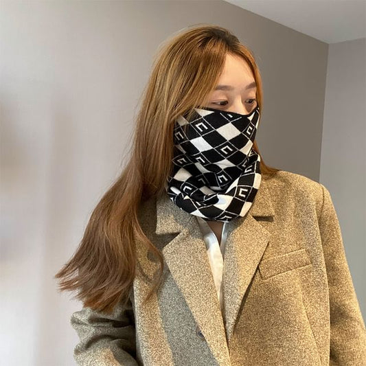 Scarf / Diamond Beanie Multi-Way Knit Print