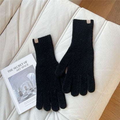 Lettering Applique Plain Knit Gloves