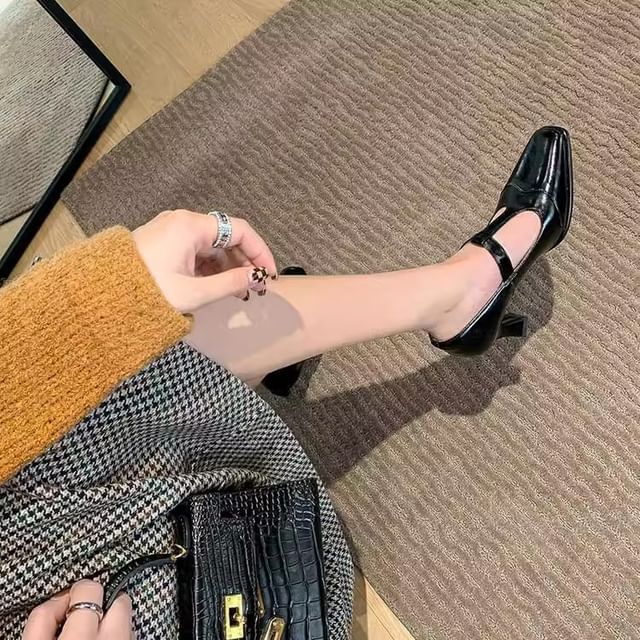 Toe T-Strap Square Pumps Cap