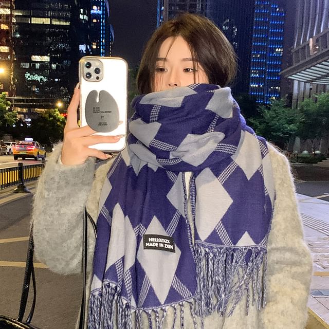 Argyle Tasseled Print Scarf