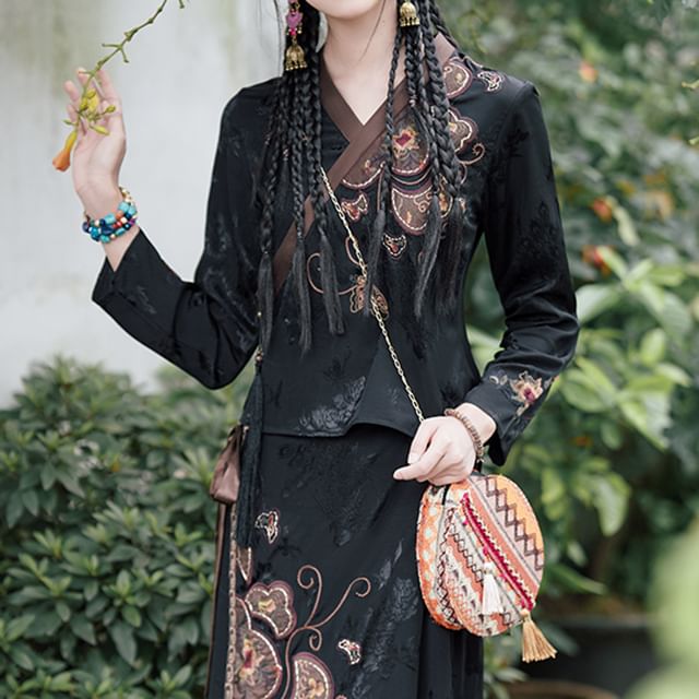 V-Neck Floral Blouse / Mid Rise Hanfu Patterned Maxi A-Line Skirt