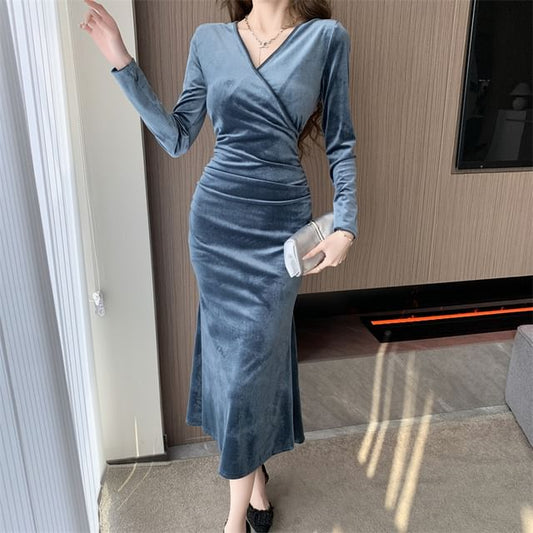 Long-Sleeve V-Neck Plain Velvet Ruched Midi A-Line Dress