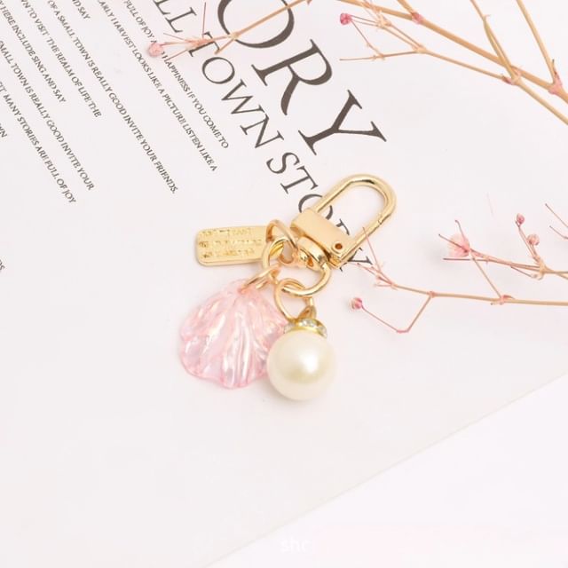 Faux Pearl Shell Acrylic Bag Charm Keyring