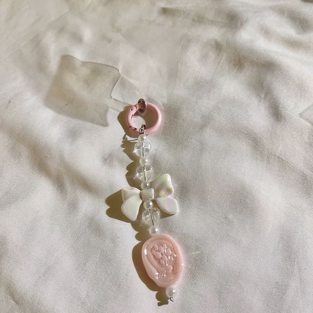 Charm Pad Bow with Resin Lanyard Phone