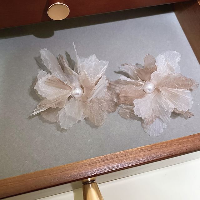 Floral Faux Mesh Stud Pearl Ear