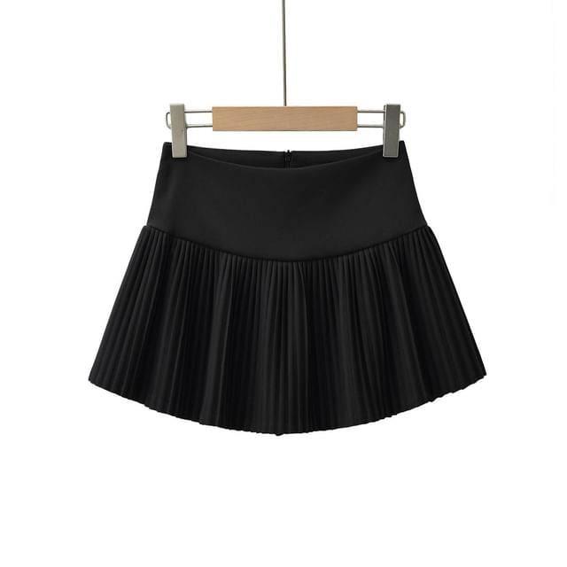 Pleated Mini Skirt with Mid Rise Plain Design