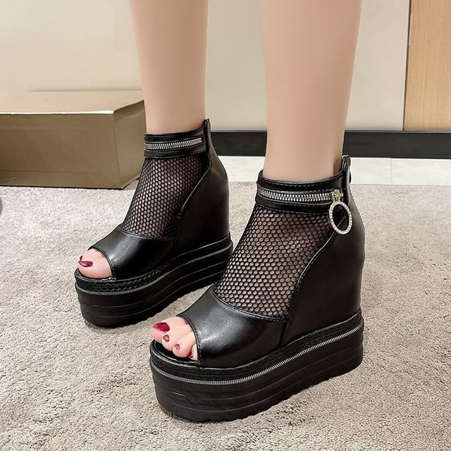 Hidden Platform Wedge Sandals Mesh