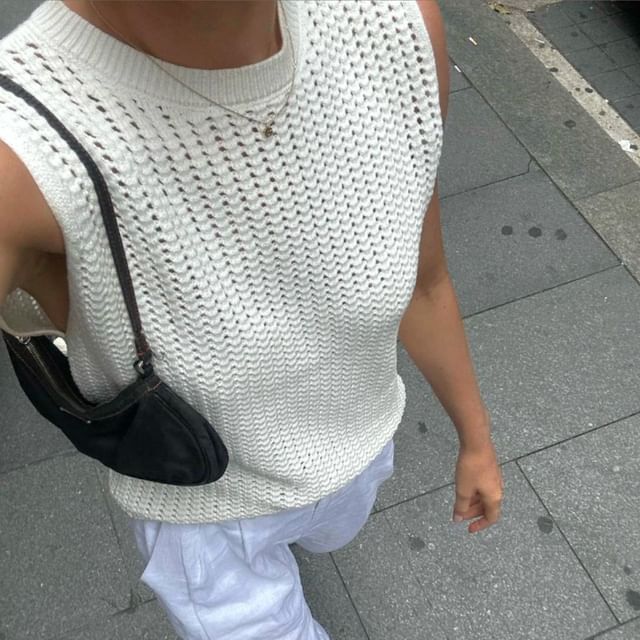 Round Knit Plain Sleeveless Neck Top