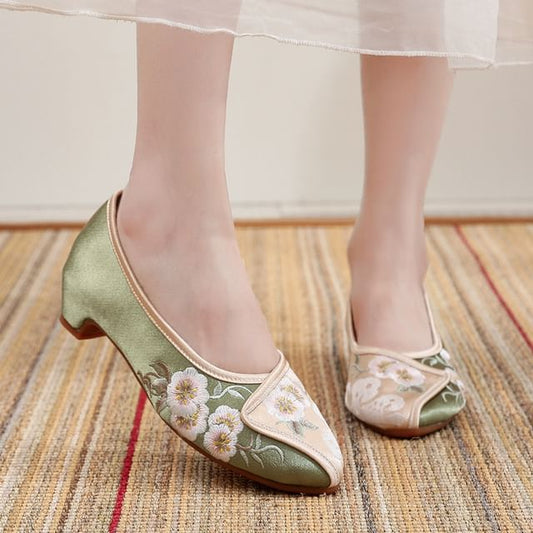 Embroidered Flower Pumps Heel Low