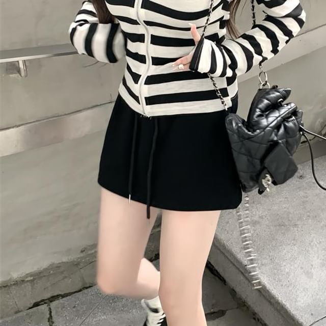 Hooded Striped Zip Jacket / Scoop Neck Plain Tank Top / Mid Rise Mini A-Line Skirt