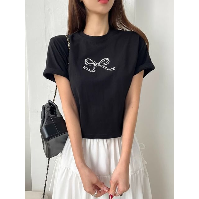 Short-Sleeve Round Neck Bow Embroidered Tee