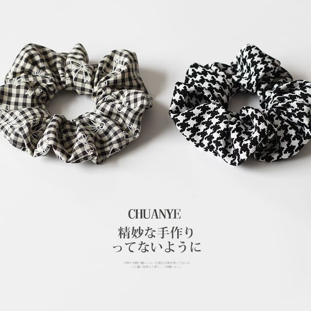 Bow / Houndstooth Print Fabric Scrunchie