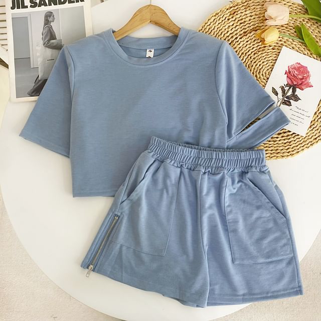 Set: Short-Sleeve Round Neck Plain Cutout Tee + Elastic Waist Zip Shorts