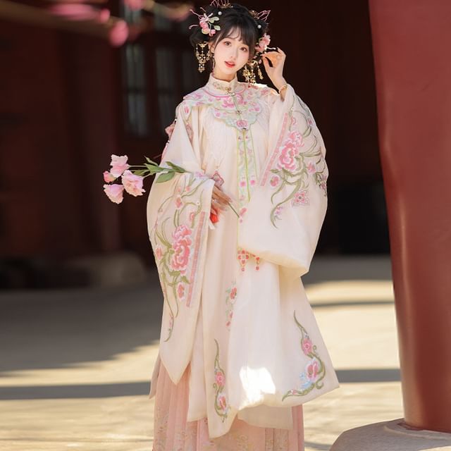 Set: Floral Embroidered Hanfu Long Blouse + Maxi Skirt + Scarf