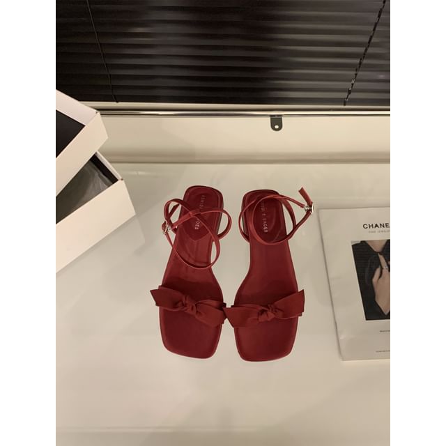 Square-Toe Bow Low Heel Sandals