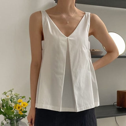 Sleeveless V-Neck Plain Flowy Blouse