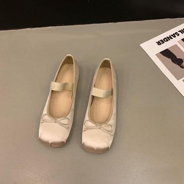 Mary Square Bow Toe Jane Flats