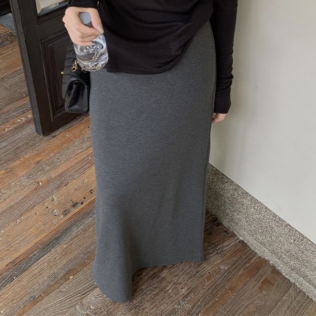 Extended Sleeve V-Neck Tee with Maxi Flared Skirt