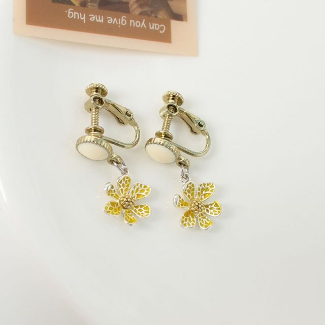 Earring On Drop / Clip Flower