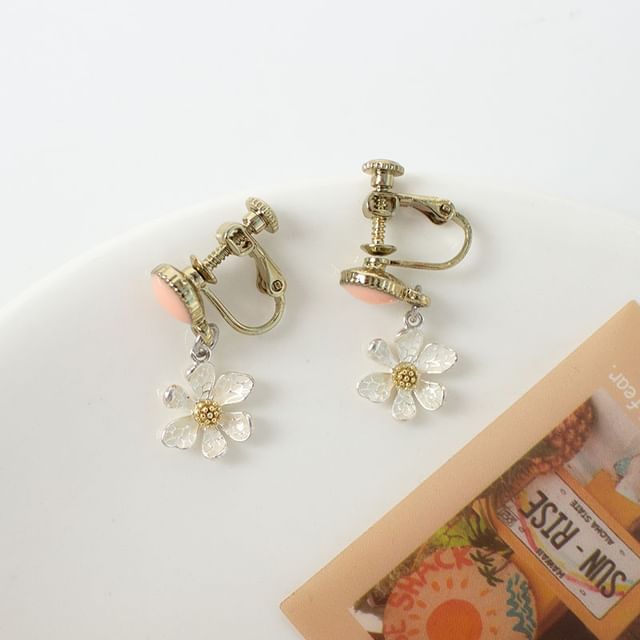Earring On Drop / Clip Flower
