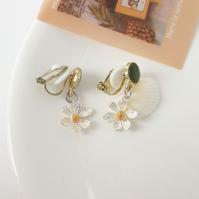 Earring On Drop / Clip Flower