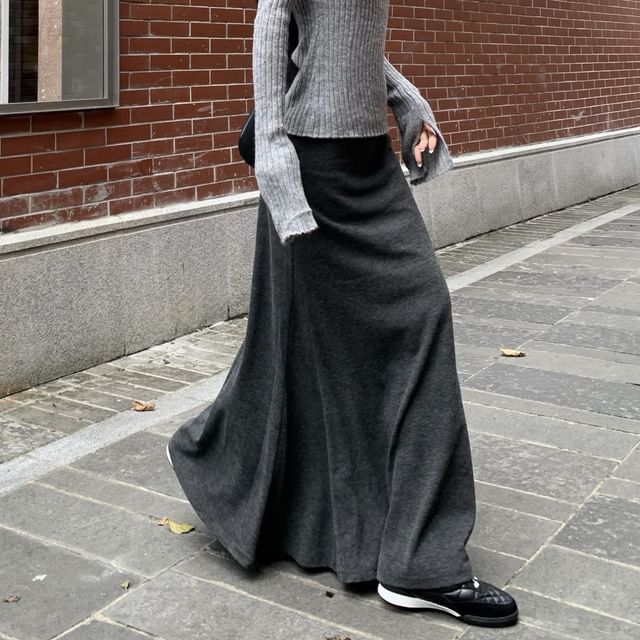 Long Sleeve V-Neck Ribbed Top Paired with Maxi Flared Skirt