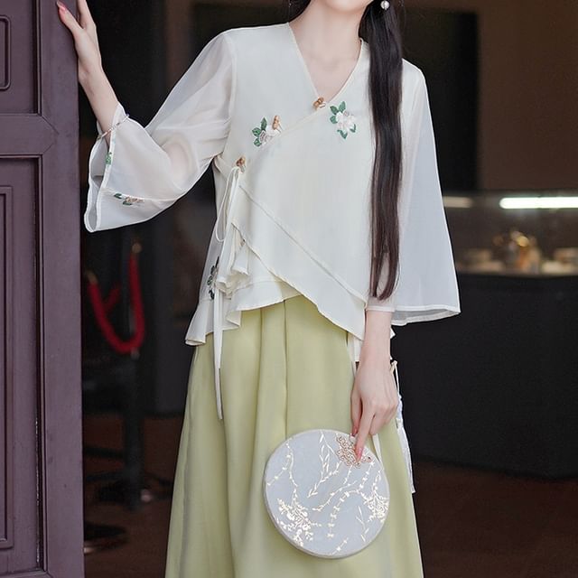 3/4-Sleeve V-Neck Embroidered Top / High Waist Maxi A-Line Skirt