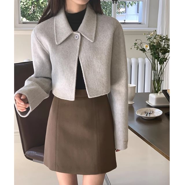 Collared Plain Single Buttoned Cropped Coat