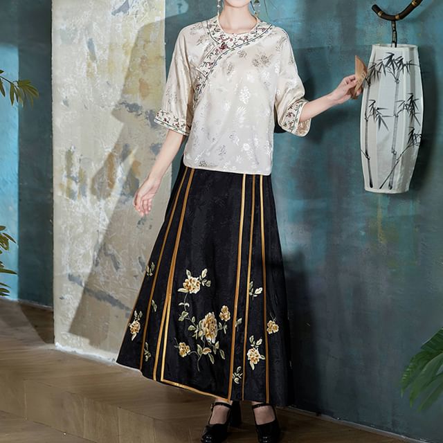 Traditional Chinese 3/4-Sleeve Crew Neck Floral Embroidered Jacquard Frog Buttoned Blouse / High Rise Contrast Trim Maxi A-Line Skirt / Set