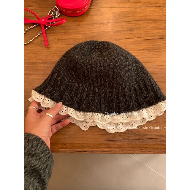 Lace Trim nit Cloche Hat