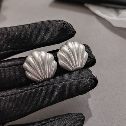 Shell Stud Earring