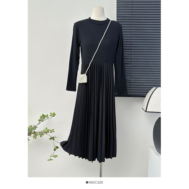 Round-Neck Tweed Vest / Long-Sleeve Pleated A-Line Dress