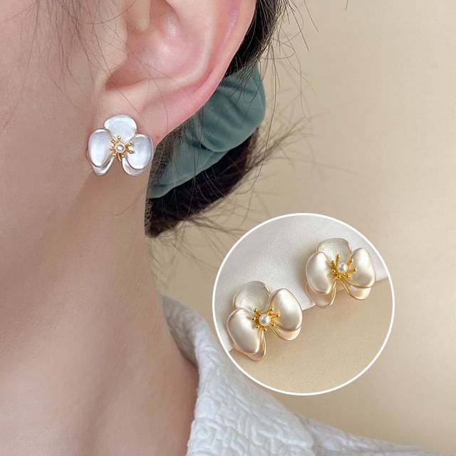 Flower Faux Pearl Stud Earring / Clip-On Earring